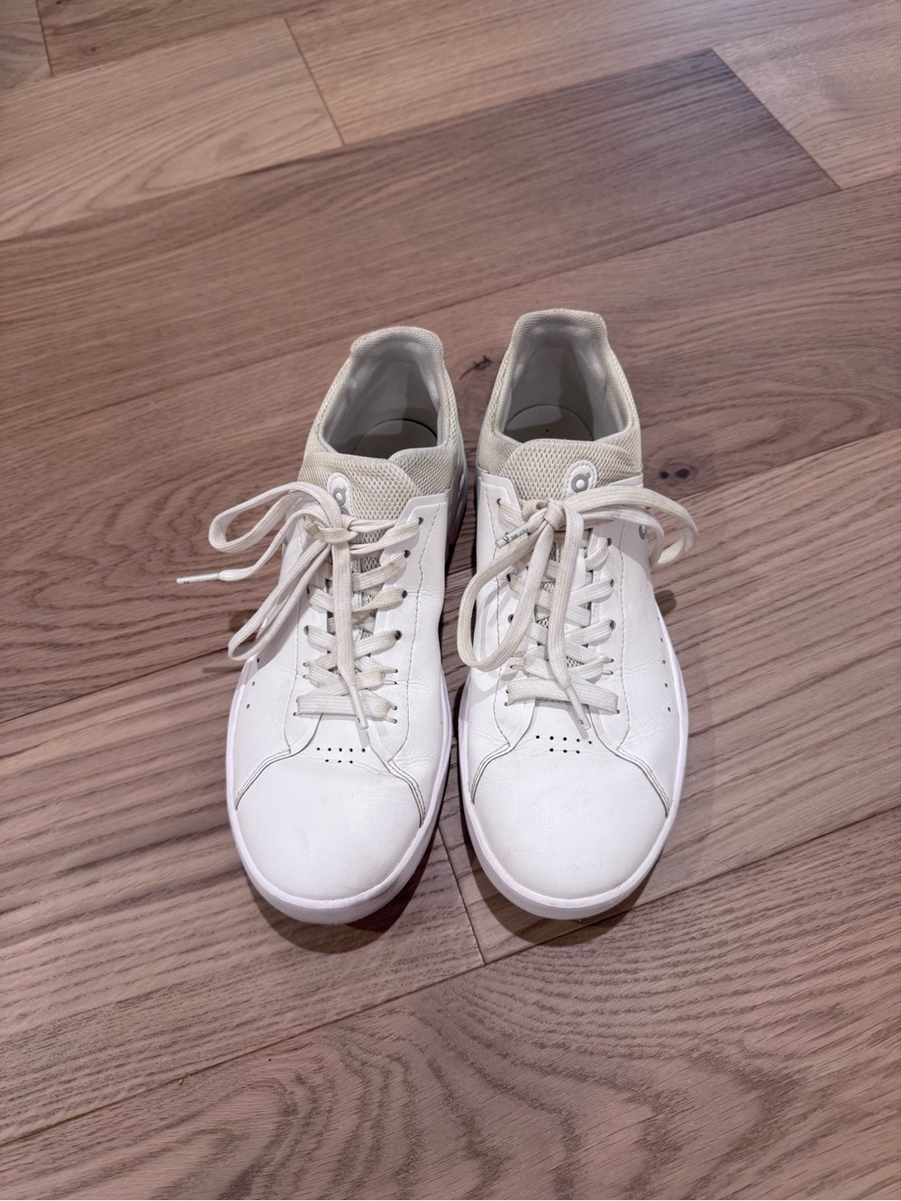 Men's On Cloud “The Roger” Tennis/Court Sneakers in White